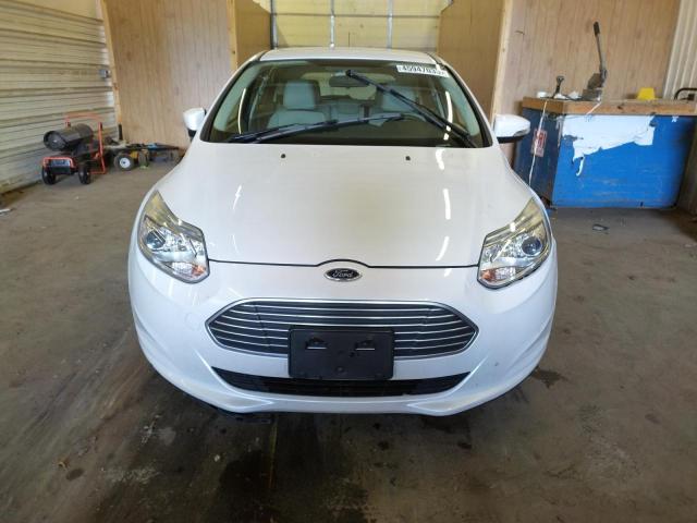 1FADP3R49DL350287 - 2013 FORD FOCUS BEV WHITE photo 5