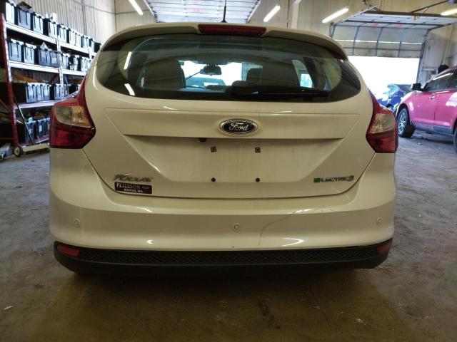 1FADP3R49DL350287 - 2013 FORD FOCUS BEV WHITE photo 6