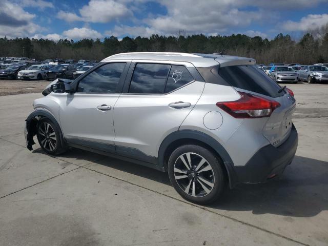 3N1CP5CU9JL510388 - 2018 NISSAN KICKS S SILVER photo 2