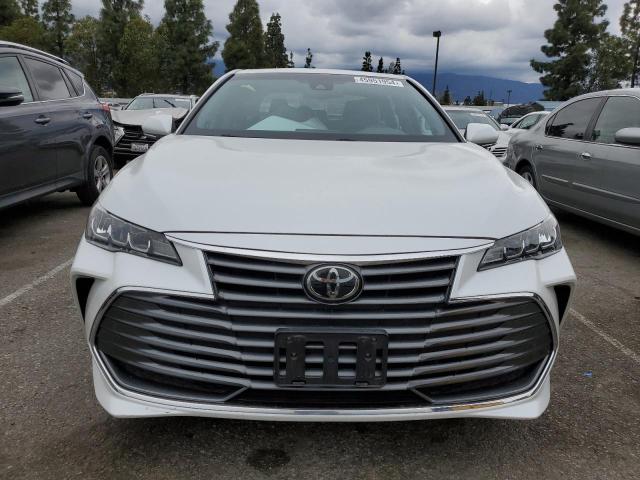 4T1BZ1FB4KU005061 - 2019 TOYOTA AVALON XLE WHITE photo 5