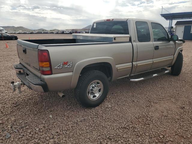 1GCGK29U42Z302867 - 2002 CHEVROLET SILVERADO K2500 GOLD photo 3