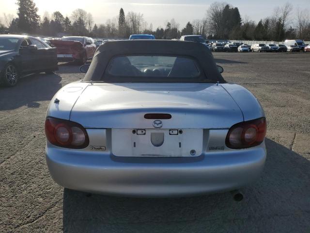 JM1NB353130300753 - 2003 MAZDA MX-5 MIATA BASE SILVER photo 6