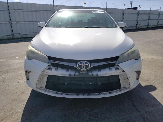 4T1BF1FK3FU086231 - 2015 TOYOTA CAMRY LE WHITE photo 5