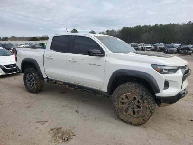 1GCPTFEK1R1266203 - 2024 CHEVROLET COLORADO ZR2 WHITE photo 4