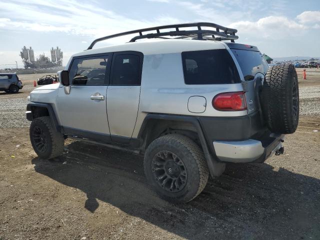 JTEBU11F170075737 - 2007 TOYOTA FJ CRUISER SILVER photo 2