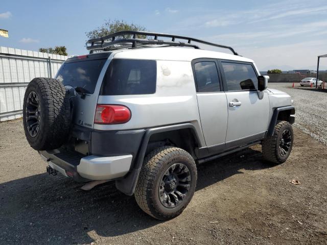 JTEBU11F170075737 - 2007 TOYOTA FJ CRUISER SILVER photo 3