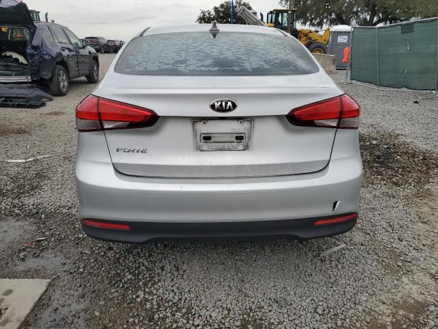 3KPFL4A70HE159477 - 2017 KIA FORTE LX SILVER photo 6