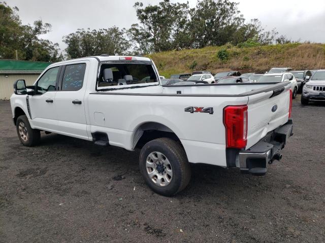 1FT7W2BN5PEC13363 - 2023 FORD F250 SUPER DUTY WHITE photo 2