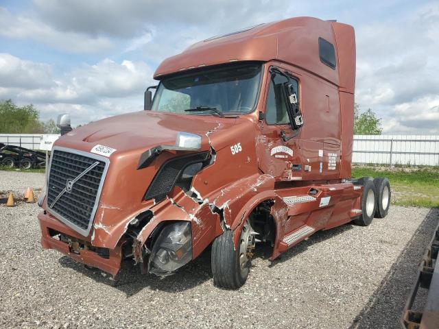 4V4NC9THXCN540454 - 2012 VOLVO VN VNL MAROON photo 2