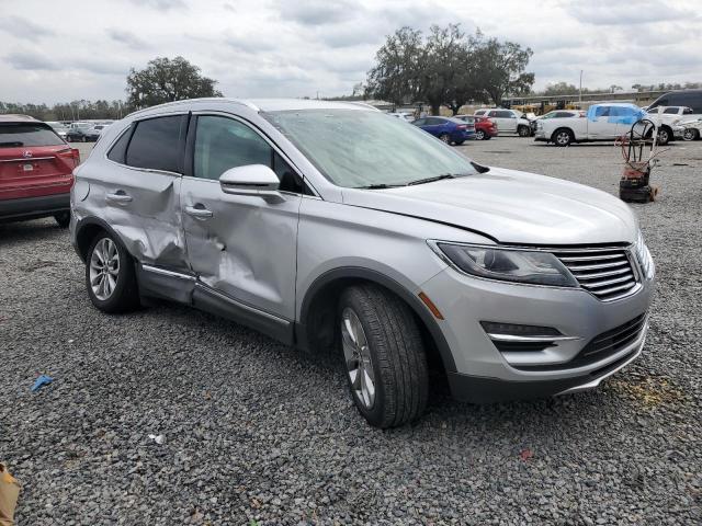 5LMCJ2C96HUL35387 - 2017 LINCOLN MKC SELECT Արծաթագույն լուսանկար 4