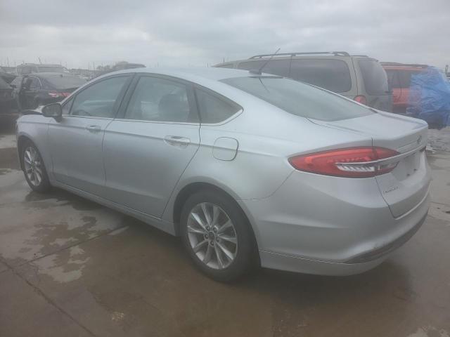 3FA6P0H79HR112420 - 2017 FORD FUSION SE SILVER photo 2