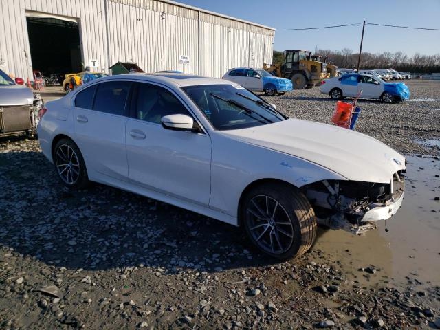 3MW5R7J08L8B19442 - 2020 BMW 330XI WHITE photo 4