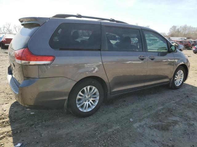 5TDYK3DC8DS365192 - 2013 TOYOTA SIENNA XLE GRAY photo 3