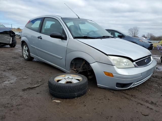 1FAHP31NX7W165917 - 2007 FORD FOCUS ZX3 SILVER photo 4