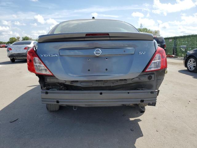 3N1CN7APXHL853431 - 2017 NISSAN VERSA S GRAY photo 6