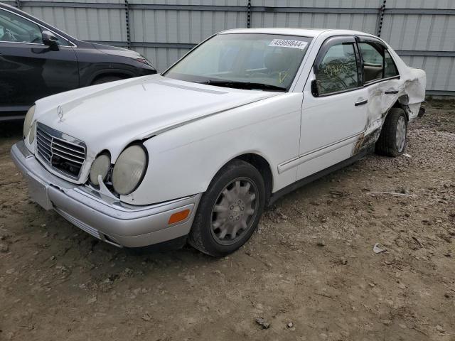 WDBJF65FXWA628295 - 1998 MERCEDES-BENZ E 320 WHITE photo 1