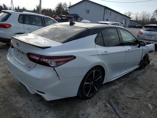 4T1B61HK7JU069924 - 2018 TOYOTA CAMRY XSE WHITE photo 3