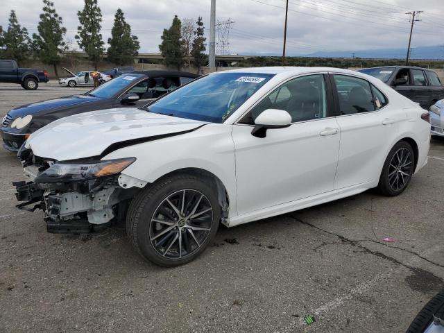 4T1G11AK8MU419306 - 2021 TOYOTA CAMRY SE WHITE photo 1