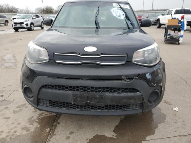 KNDJN2A28J7597201 - 2018 KIA SOUL BLACK photo 5