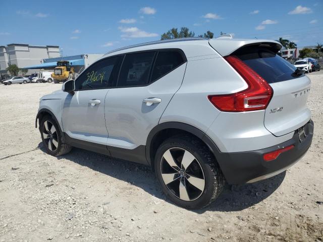 YV4AC2HK8M2431089 - 2021 VOLVO XC40 T4 MOMENTUM GRAY photo 2