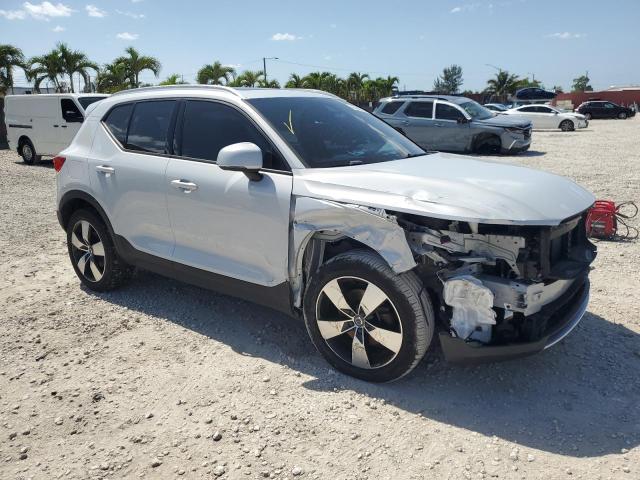 YV4AC2HK8M2431089 - 2021 VOLVO XC40 T4 MOMENTUM GRAY photo 4