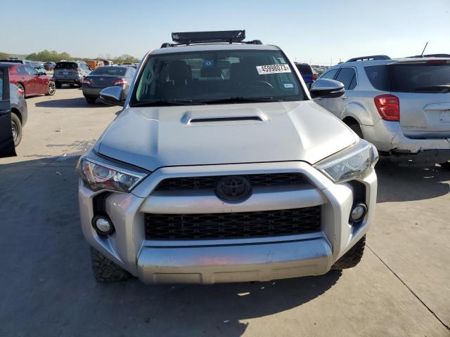 JTEBU5JR9J5605416 - 2018 TOYOTA 4RUNNER SR5/SR5 PREMIUM 银色 照片 5