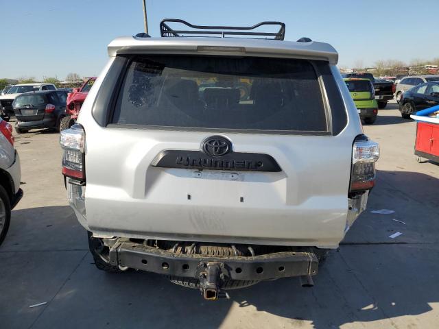 JTEBU5JR9J5605416 - 2018 TOYOTA 4RUNNER SR5/SR5 PREMIUM 银色 照片 6