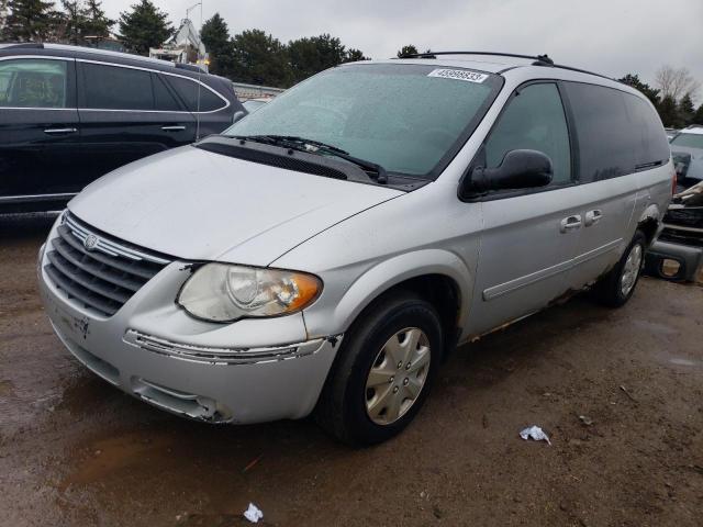 2C4GP44R85R170582 - 2005 CHRYSLER TOWN AND C LX SILVER photo 1