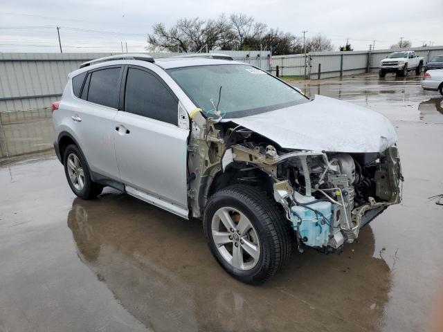 2T3WFREV2FW207396 - 2015 TOYOTA RAV4 XLE SILVER photo 4