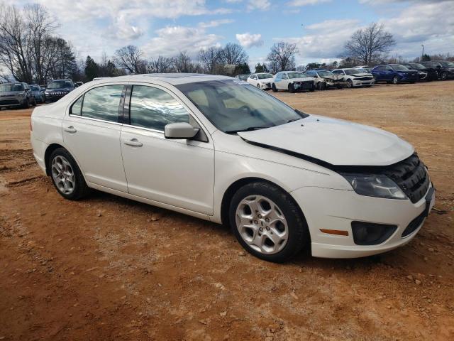 3FAHP0HA9AR201298 - 2010 FORD FUSION SE WHITE photo 4