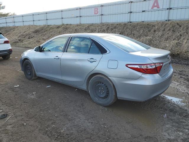 4T1BF1FK9FU011419 - 2015 TOYOTA CAMRY LE SILVER photo 2