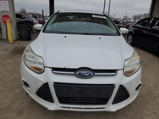 1FAHP3F25CL139378 - 2012 FORD FOCUS SE WHITE photo 5