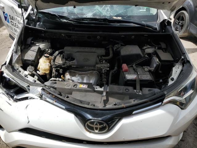 JTMZFREV2JJ211002 - 2018 TOYOTA RAV4 LE WHITE photo 11