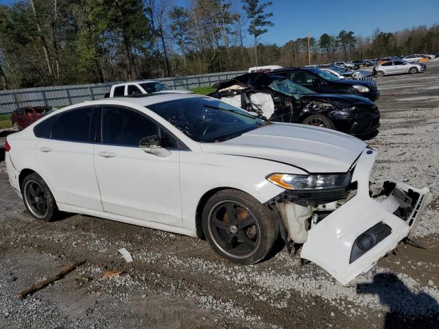 3FA6P0HR8DR288421 - 2013 FORD FUSION SE WHITE photo 4