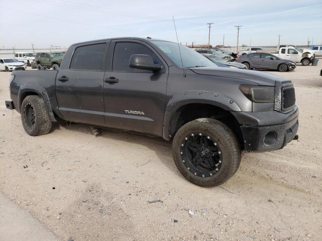 5TFDM5F11DX039728 - 2013 TOYOTA TUNDRA CREWMAX SR5 CHARCOAL photo 4