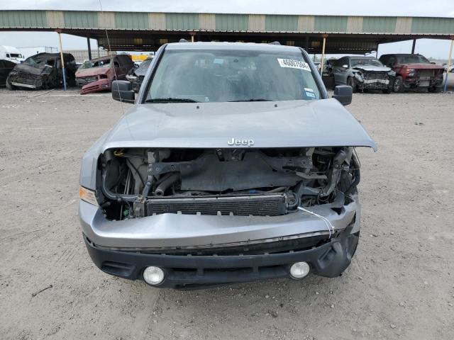 1C4NJPFA7GD543506 - 2016 JEEP PATRIOT LATITUDE SILVER photo 5