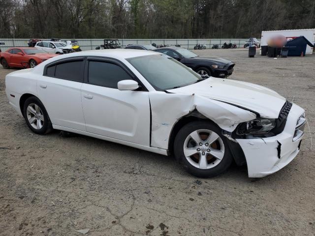 2C3CDXBG5EH198330 - 2014 DODGE CHARGER SE WHITE photo 4