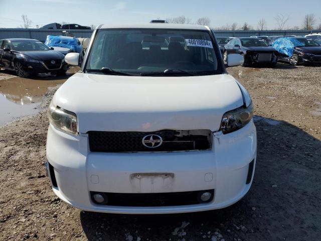 JTLKE50E581012786 - 2008 TOYOTA SCION XB WHITE photo 5