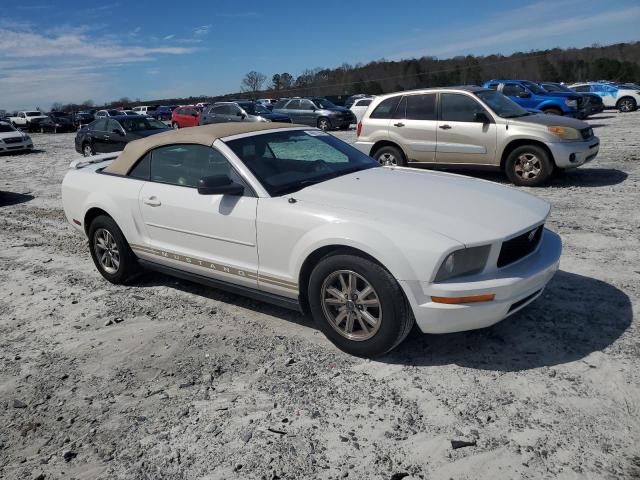 1ZVFT84N865151456 - 2006 FORD MUSTANG WHITE photo 4