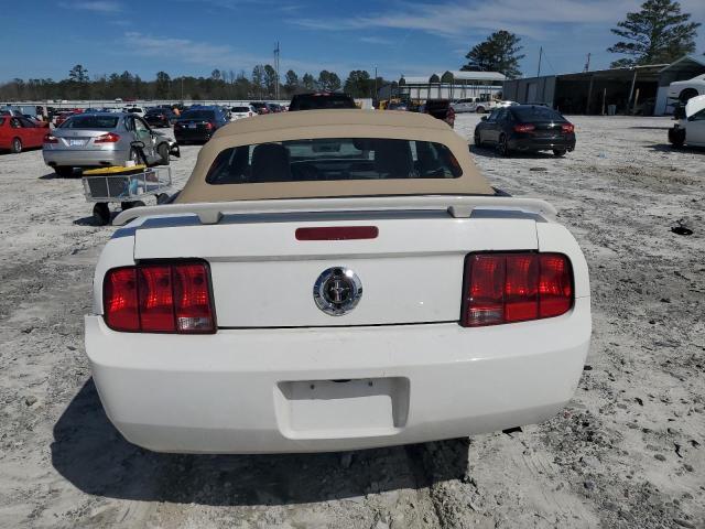 1ZVFT84N865151456 - 2006 FORD MUSTANG WHITE photo 6