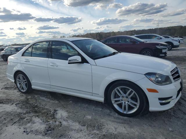 WDDGF8AB4EA960697 - 2014 MERCEDES-BENZ C 300 4MATIC WHITE photo 4