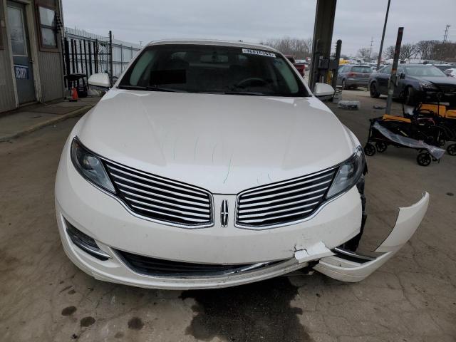 3LN6L2G92FR617356 - 2015 LINCOLN MKZ WHITE photo 5