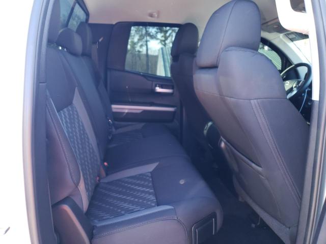 5TFUY5F16KX801033 - 2019 TOYOTA TUNDRA DOUBLE CAB SR/SR5 WHITE photo 10