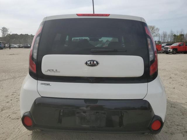 KNDJP3A58G7405245 - 2016 KIA SOUL + WHITE photo 6