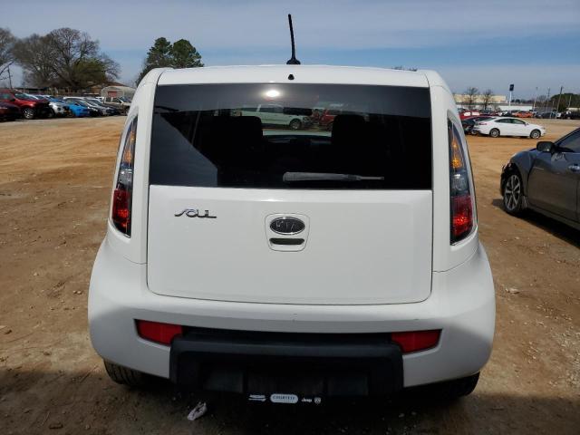 KNDJT2A22B7706257 - 2011 KIA SOUL + WHITE photo 6