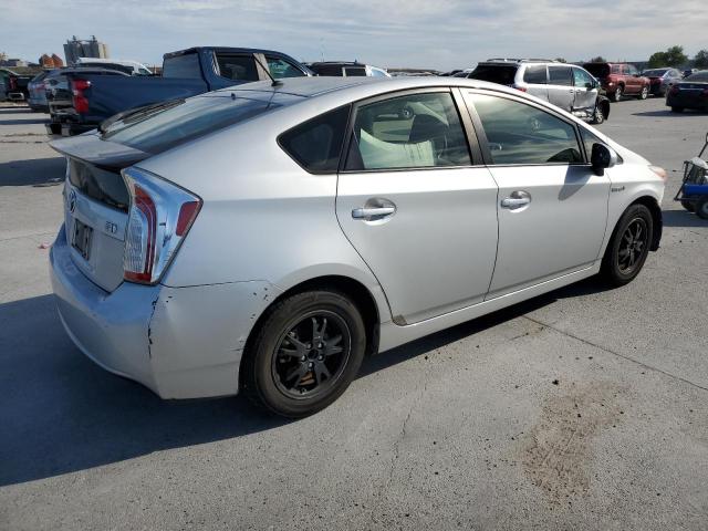 JTDKN3DU3F0420384 - 2015 TOYOTA PRIUS SILVER photo 3