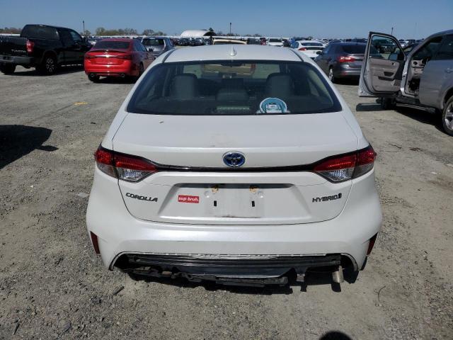 JTDEAMDE8MJ013384 - 2021 TOYOTA COROLLA LE WHITE photo 6