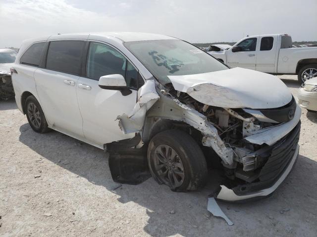 5TDKRKEC1MS030625 - 2021 TOYOTA SIENNA LE WHITE photo 4