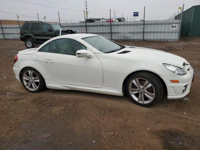 WDBWK5EA7BF237599 - 2011 MERCEDES-BENZ SLK 300 WHITE photo 4