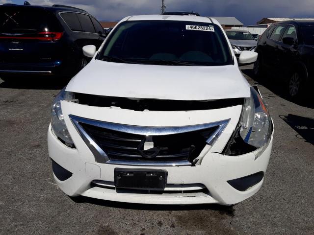 3N1CN7AP6JL815314 - 2018 NISSAN VERSA S WHITE photo 5